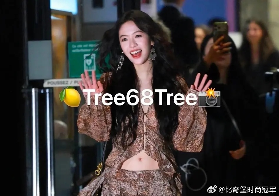 向涵之不知道是生图还是修过的感觉确实很大气 也不怯场 