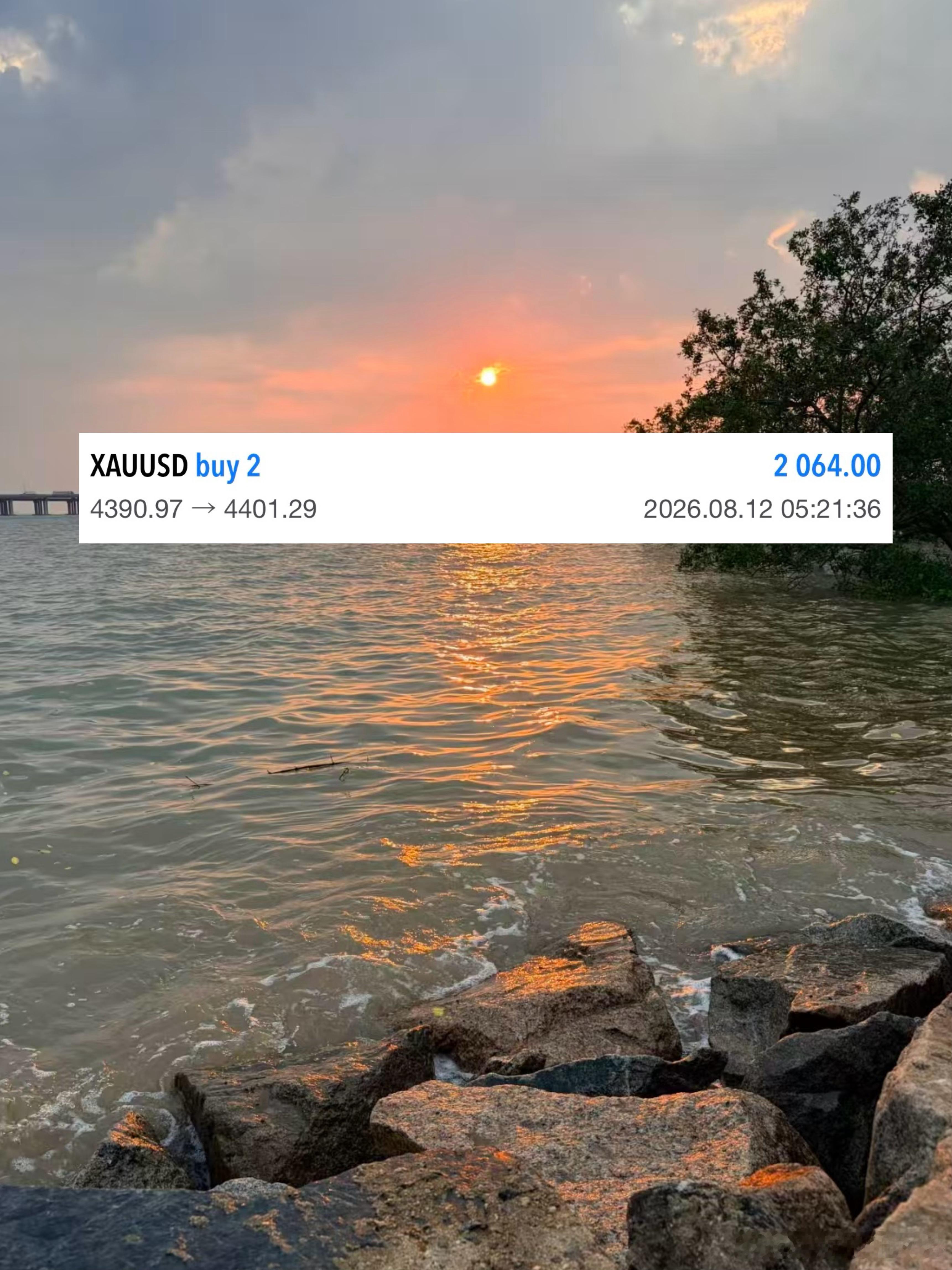 今天的行情和前两天的一样，上午还是一个方向“多”多单出局，11点空间2000叨！