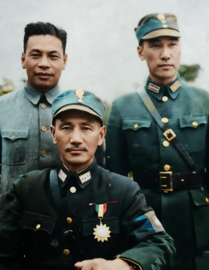 网上流传，蒋纬国临终爆出猛料，说蒋介石没有生育能力，连蒋经国都不是亲生的。
这个