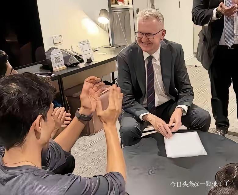 5名伊朗女足球员在澳大利亚参加女足亚洲杯期间，因赛前拒绝唱国歌，担心回国后安全问