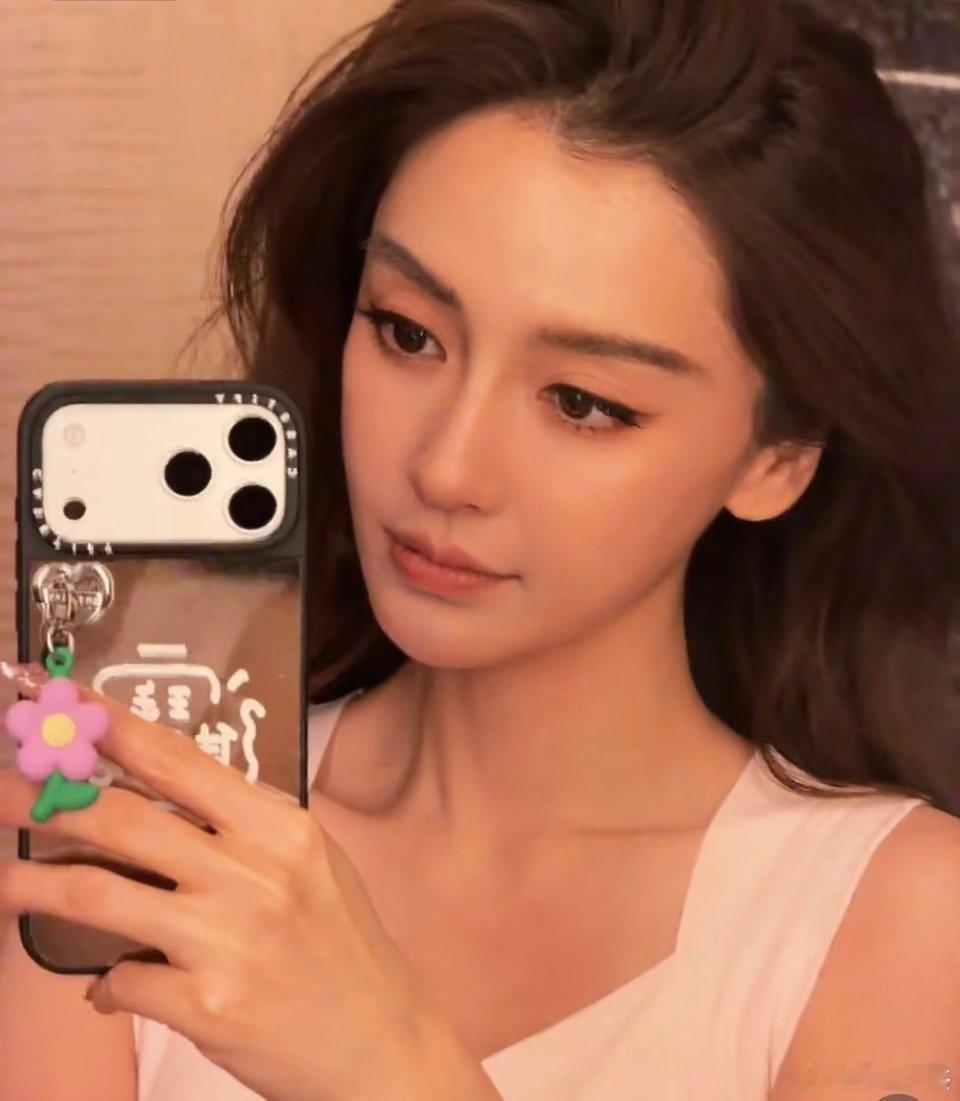 angelababy ｜杨颖 Angelababy对镜拍名场面➕1超绝怼脸系列[