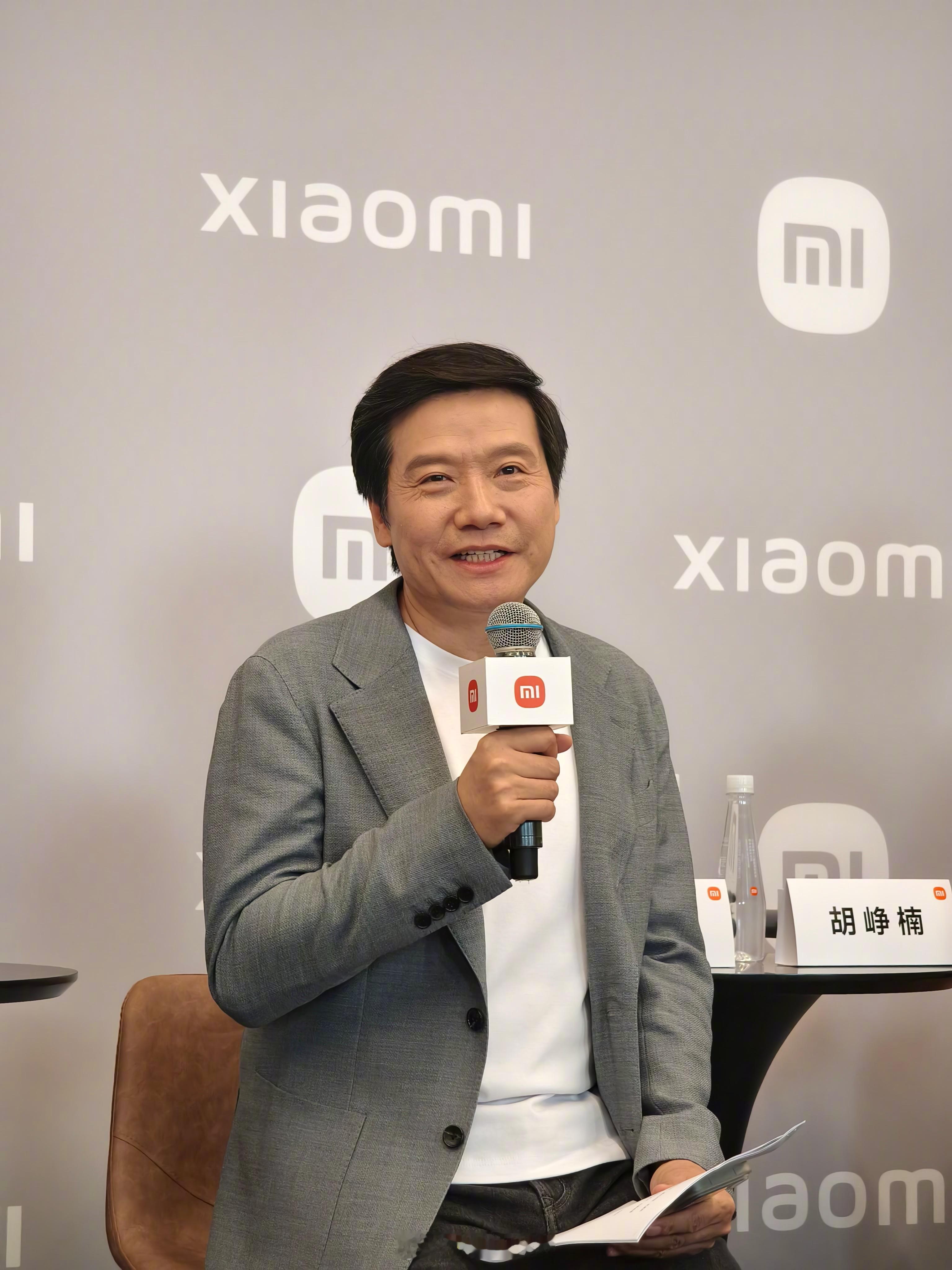 【雷军回应纽北记录被保时捷反超：雷军祝贺保时捷破纪录，你追我赶才是更健康的态度，