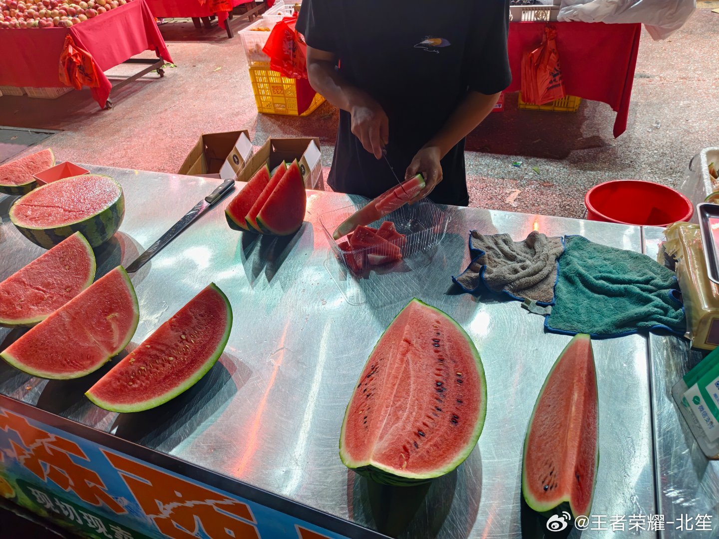 王者荣耀北笙 想问一下大家，你们那边卖西瓜给切不？？能不能只买一片然后让切好装盒