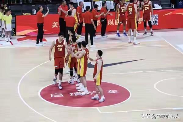 我们两输韩国，又惨败日本，男篮就输在慢字上
战台北特别上半场，我们明显加速，投篮