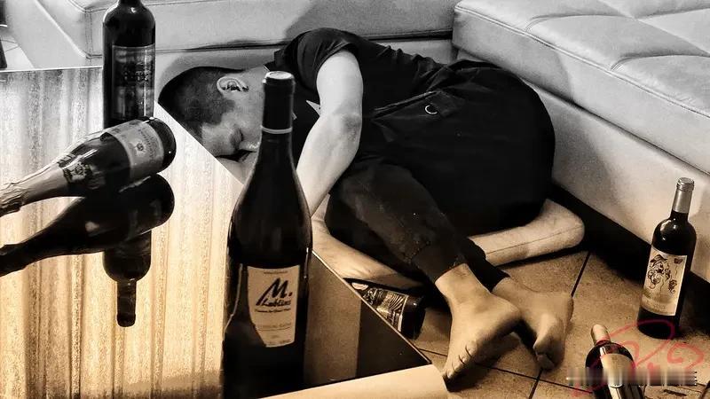 看到“酒里忧愁少”这个上联，感觉特别有意境。借酒消愁，愁绪自然就少了几分。
我觉