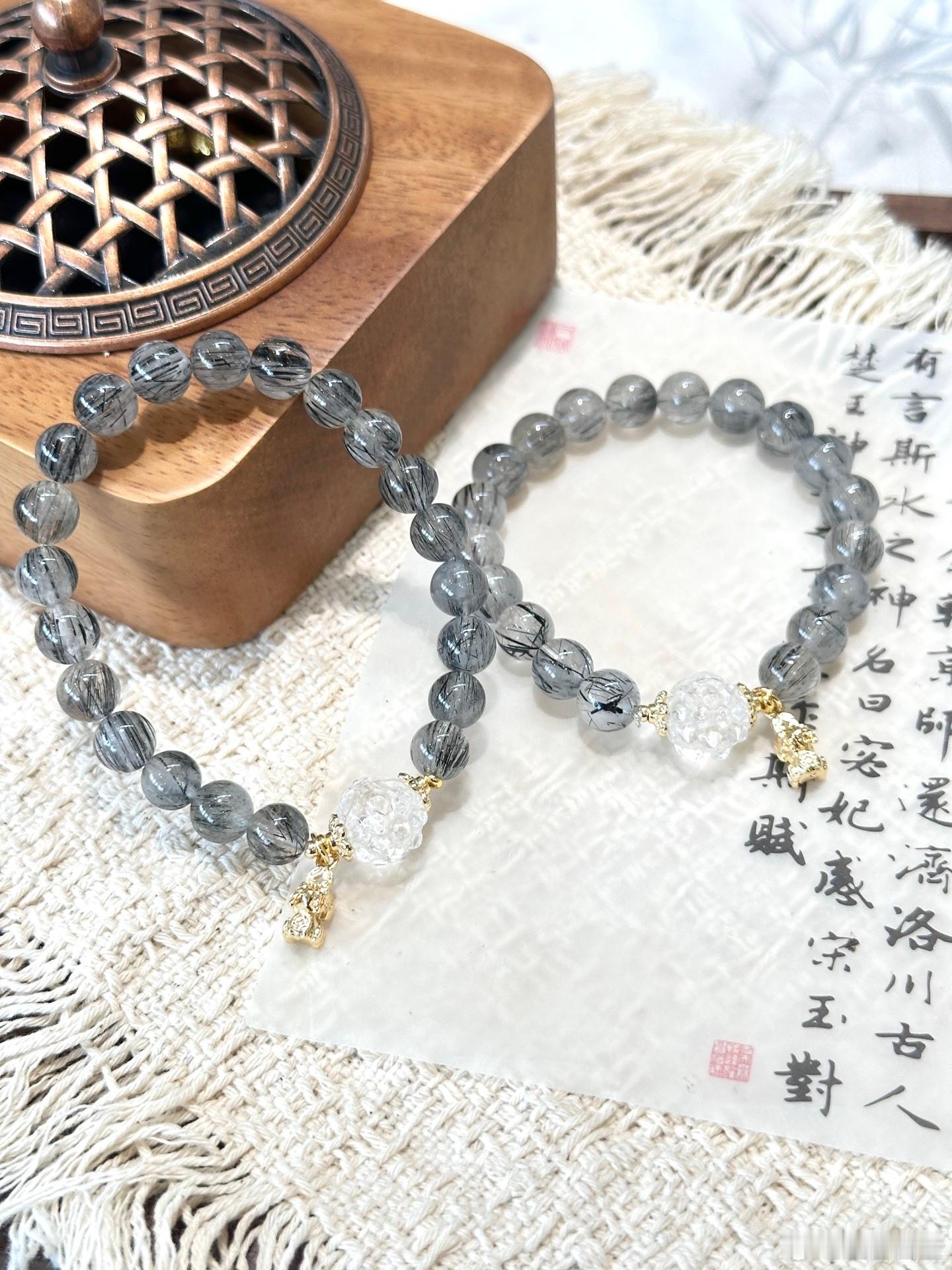 黑发晶吞金兽手串🖤🤍稳固自身气场，驱散负面负能量，帮你守住财库、吸纳福运。深