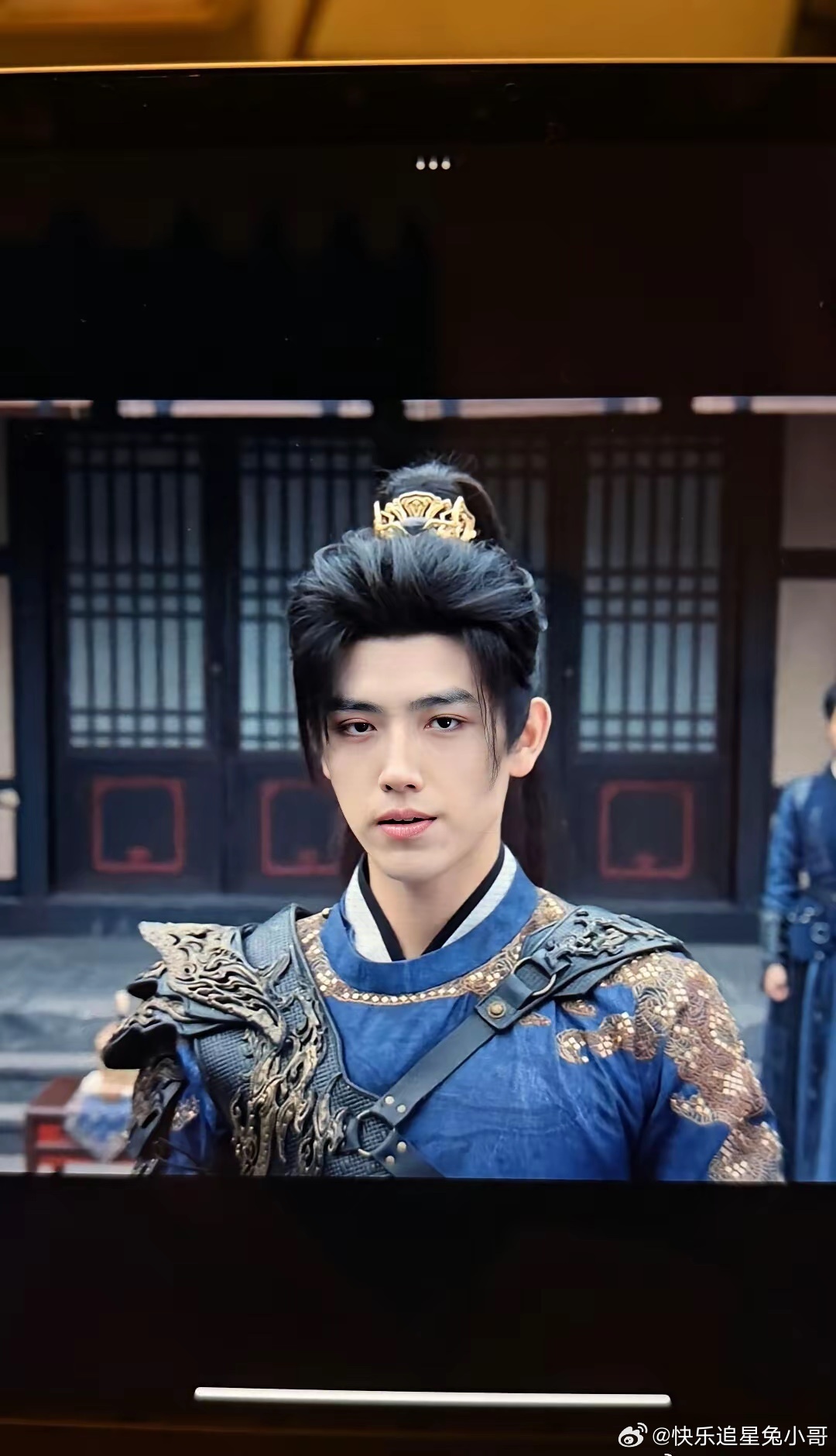 陈飞宇新剧造型引发热议，网友调侃随着年纪增长，陈凯歌的基因越来越明显了。 