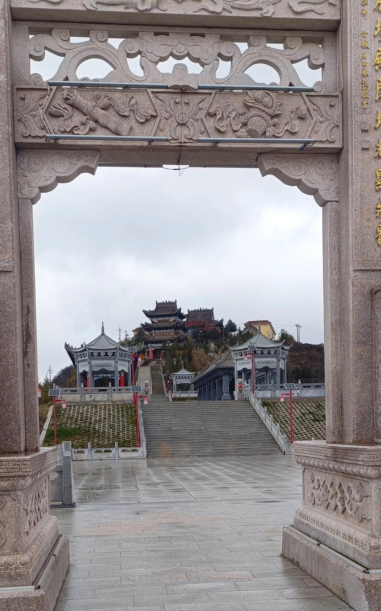 通渭太白寺，供奉诗仙李太白。
李白当年可能怎么也不会想到，只因为他在此借宿过，一