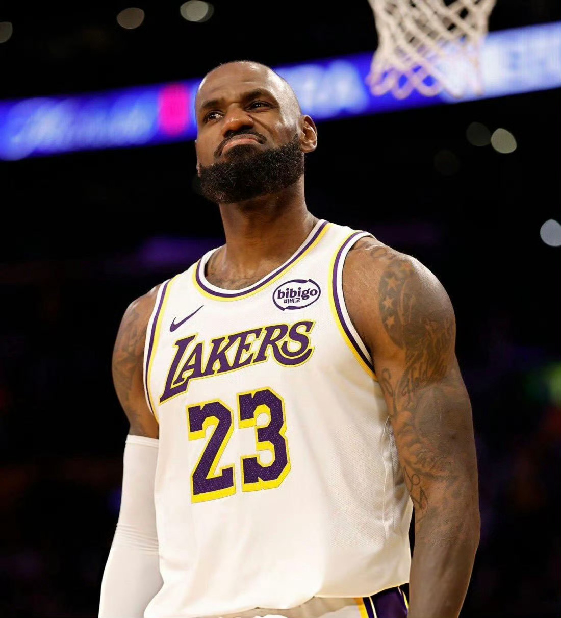 詹姆斯并未等待其他球员交易勇士无意引进浓眉 两条NBA相关话题同步登上体育热搜，