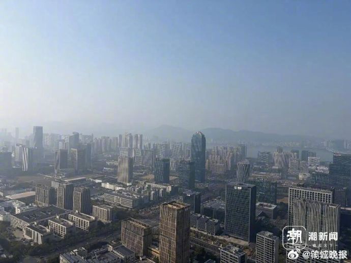 【#男子住40层因每天等电梯20分钟卖房#】 杭州人马先生说起自己的卖房故事，理