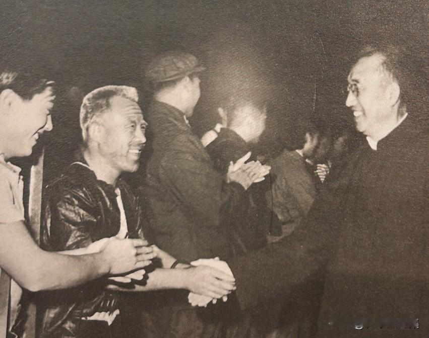 1964年，徐向前与贺龙、叶剑英、聂荣臻等四位元帅一同在广州军区视察工作，期间观