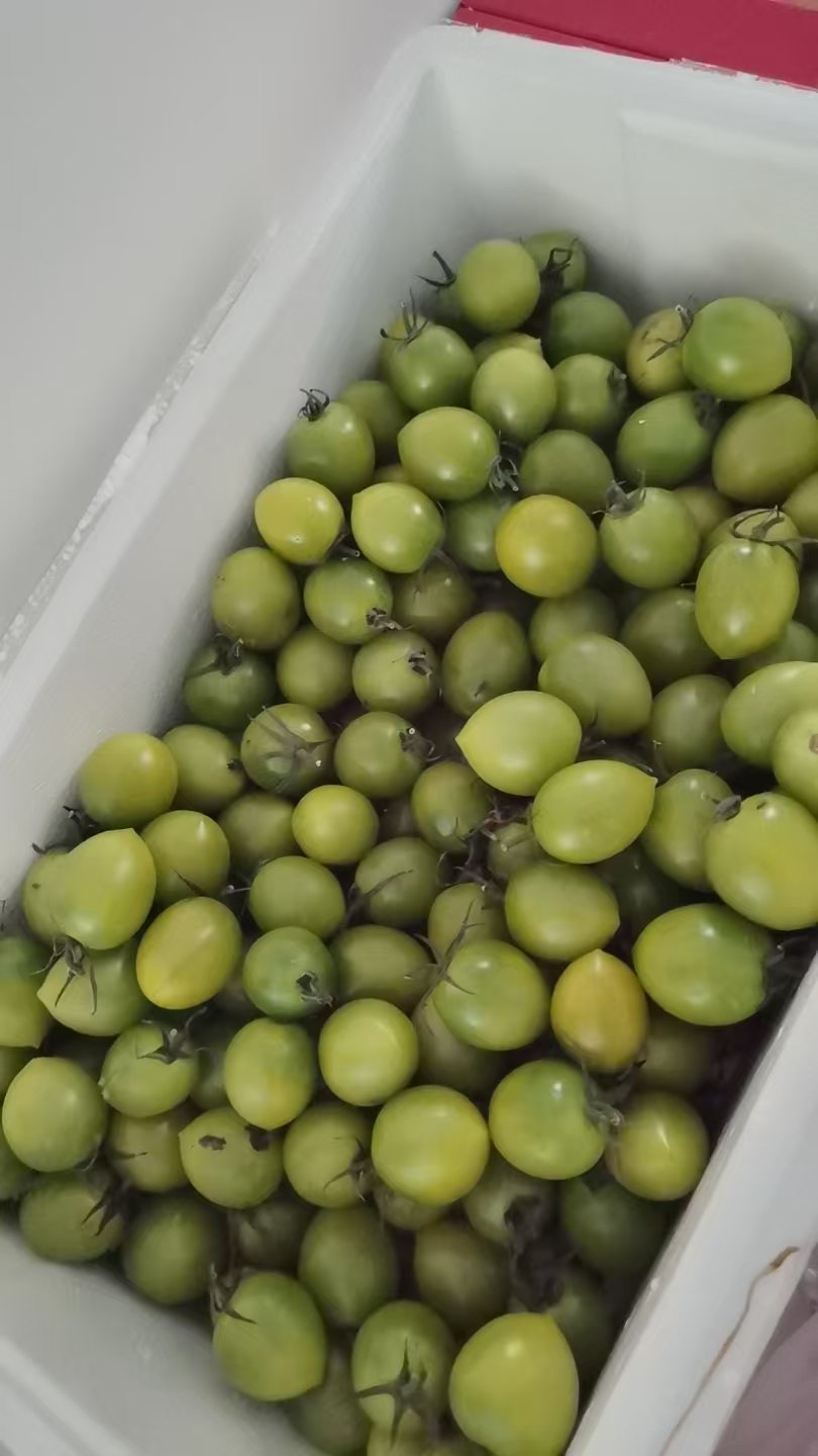 第一次买这品种的柿子，一点也不酸，没踩雷 