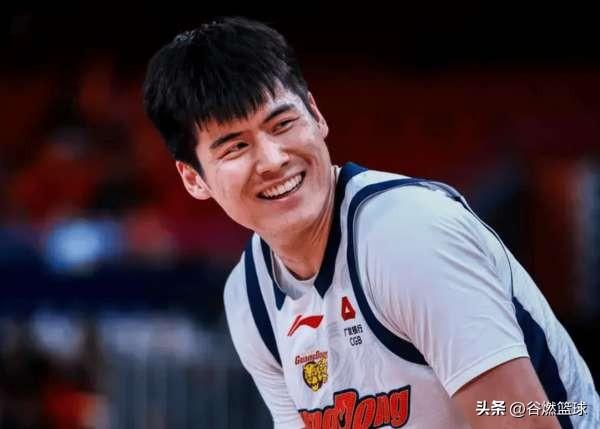 是金子总会发光！今晚广东男篮主场93-51狂胜四川男篮，面对开赛以来未尝一胜的对