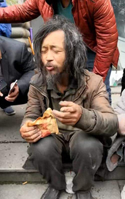 病休超30年、从没做过精神病鉴定！"流浪大师"沈巍即将退休