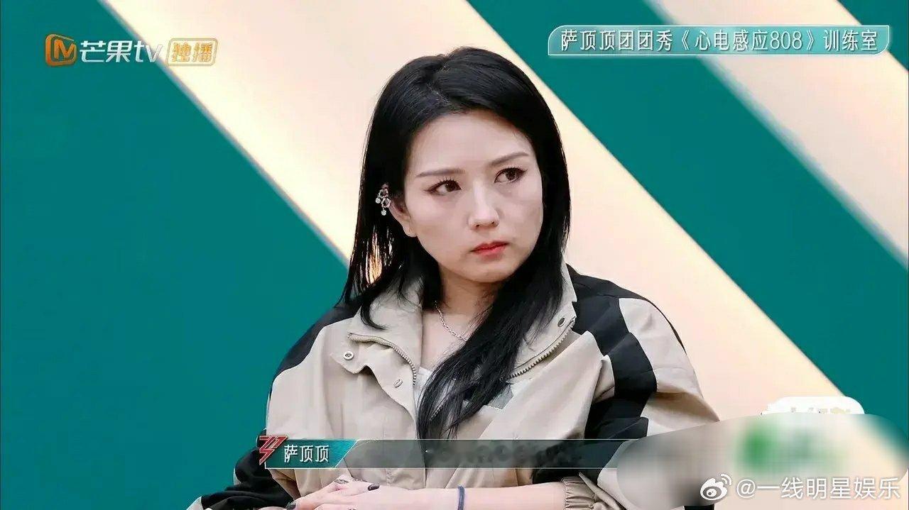不得不承认，何洁之所以遭到如此多人的反感，并非毫无缘由。她不仅在容貌上缺乏出众之
