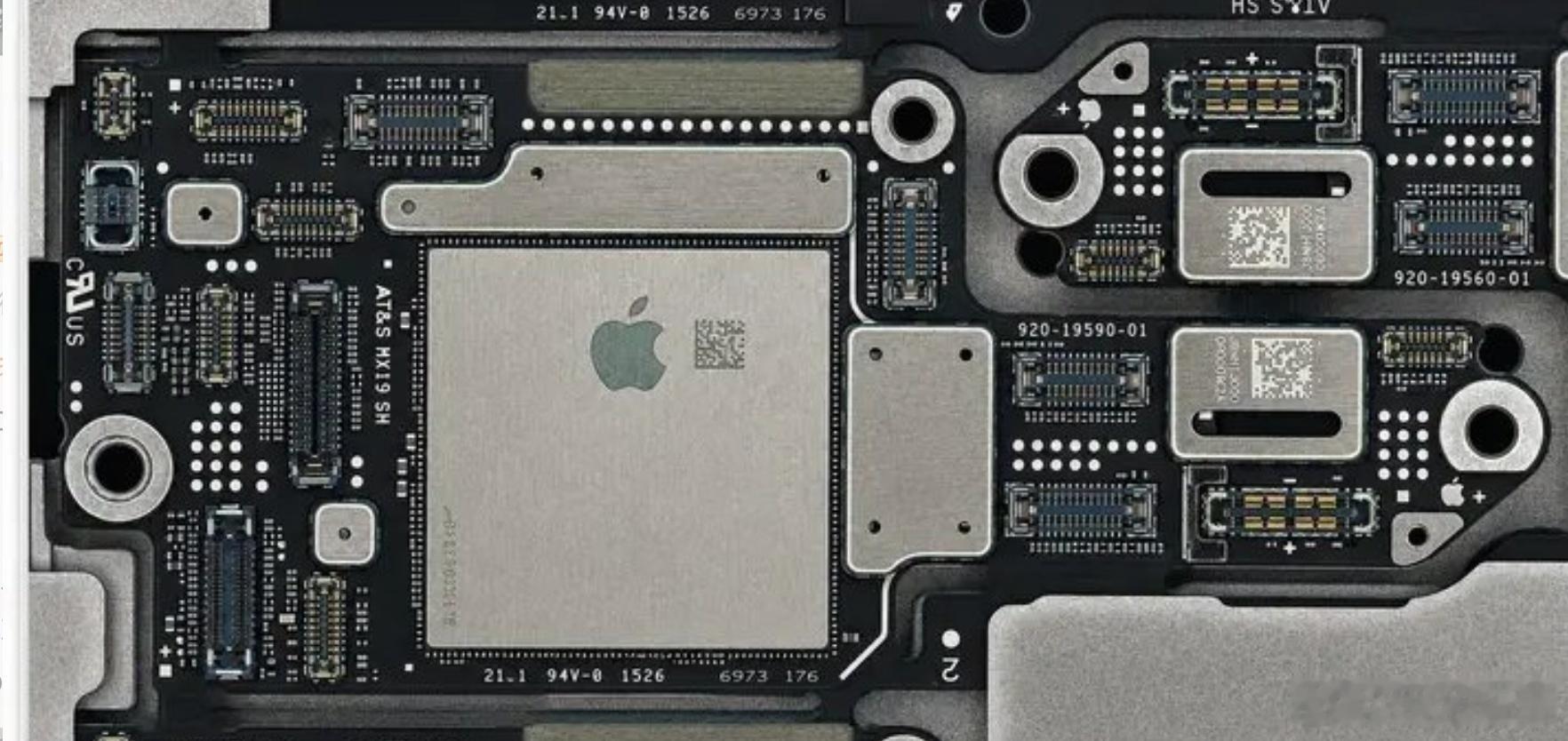 同时曝光的还有iPhone18Pro系列在主板，亮点是这次A20Pro采用了全新