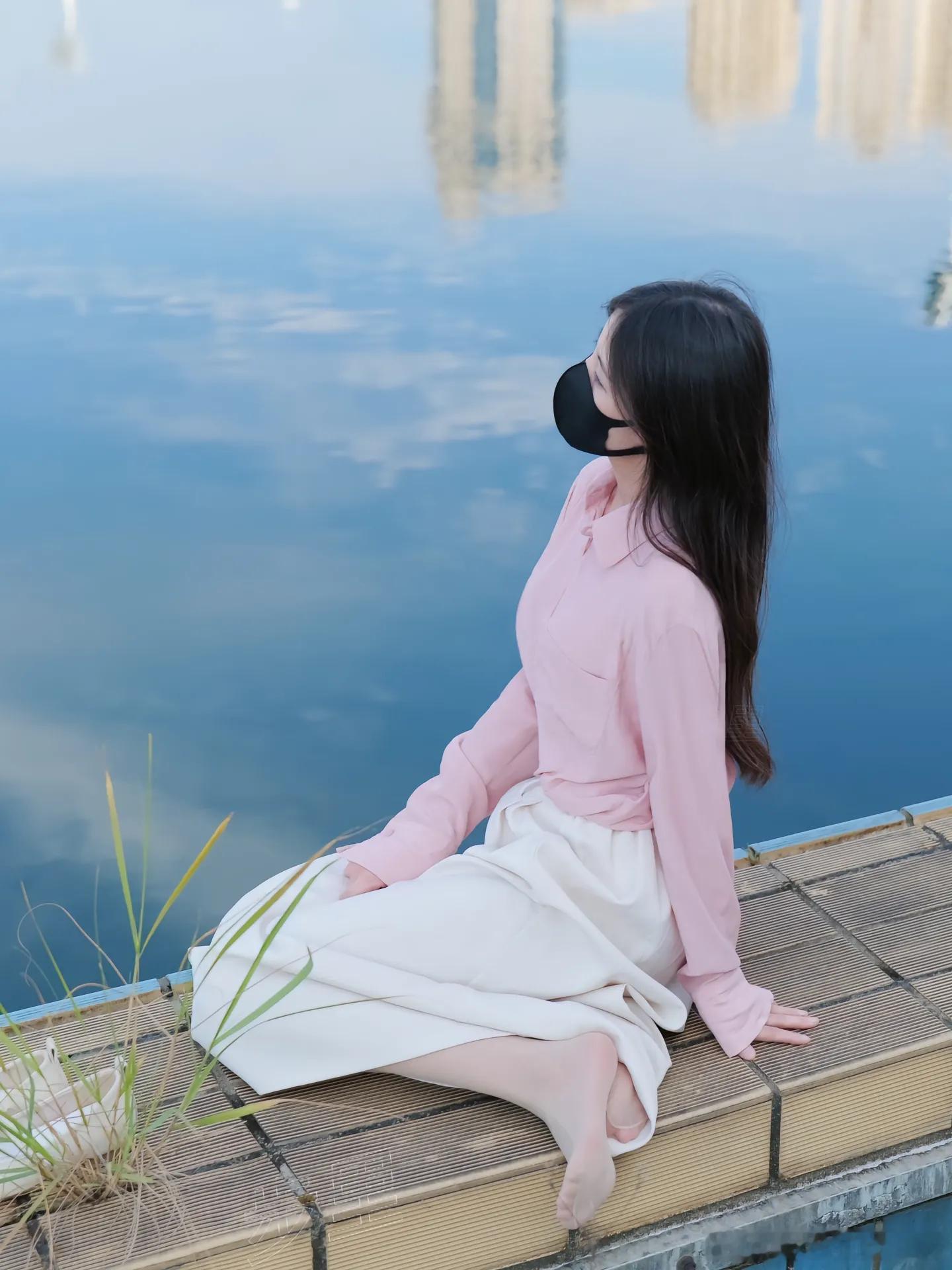 白色薄丝，袜尖透明，干净清爽，可爱动人～ ​​​