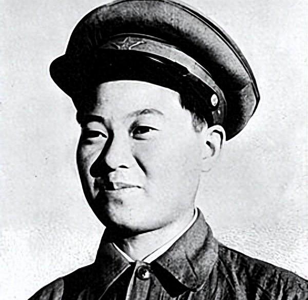郭俊卿是被誉为“现代花木兰”的特等战斗英雄，年少时为替父报仇，化名郭富女扮男装参