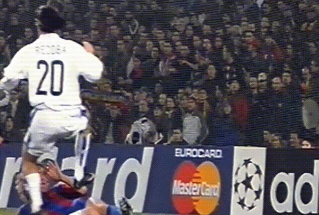 红牌+骨裂，他竟为对手求情。

---

2003年欧冠，国际米兰对巴塞罗那，雷