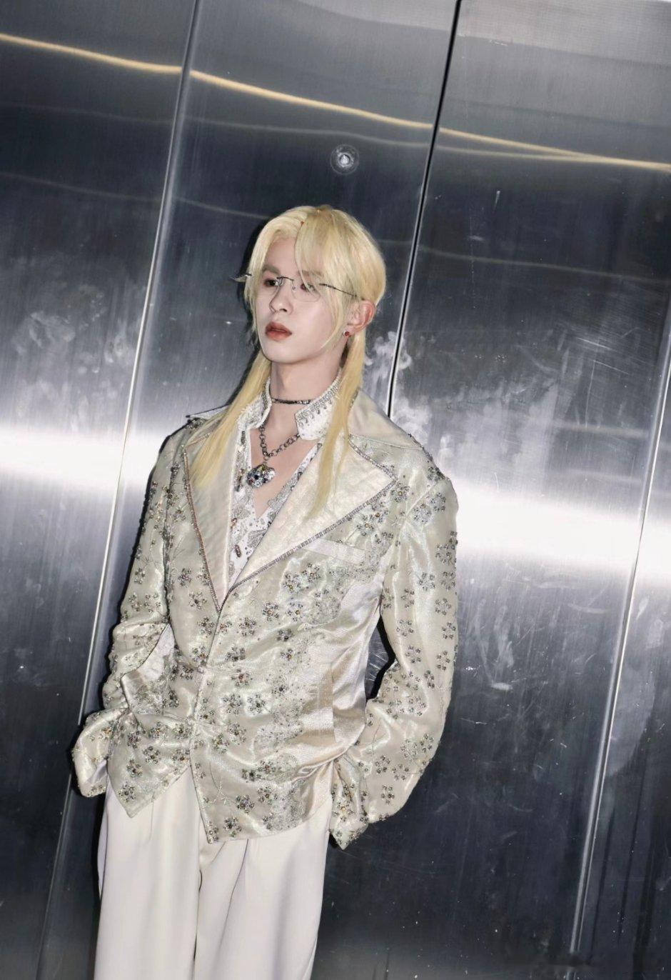 十个勤天佛山演唱会小狗你，，，帅出新高度 ​​​