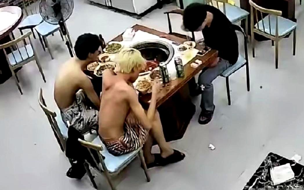 3个大老爷们下馆子，人均才70块钱，连喝两杯高端奶茶都不够，居然好意思玩“金蝉脱