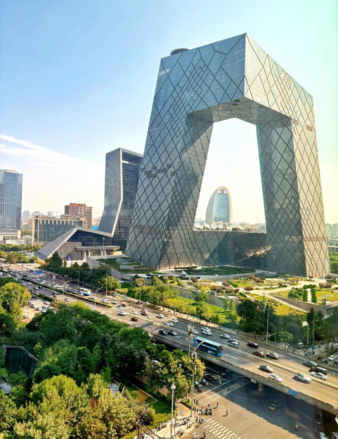 具身Day3｜机器人平台怎样找到商业化切入点？
机器人可以巡检、搬运、配送、抓取