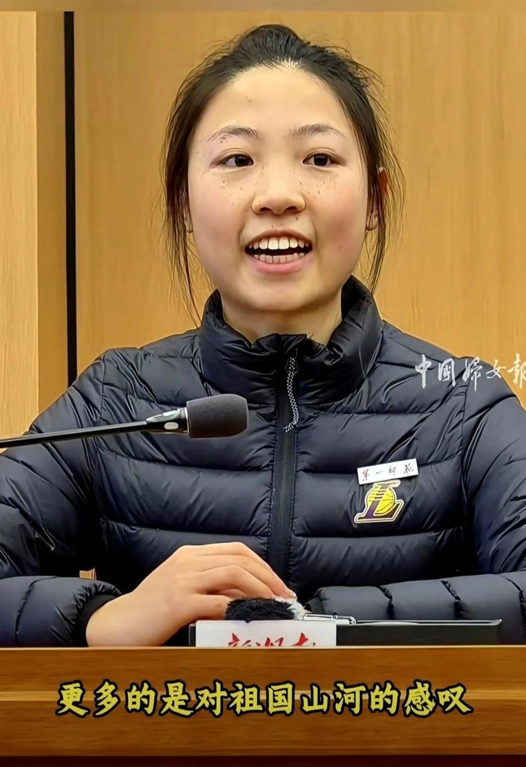 我敢说，这几天全网起鸡皮疙瘩最多的事儿，就是这个了。
一个普普通通的大学生，站在