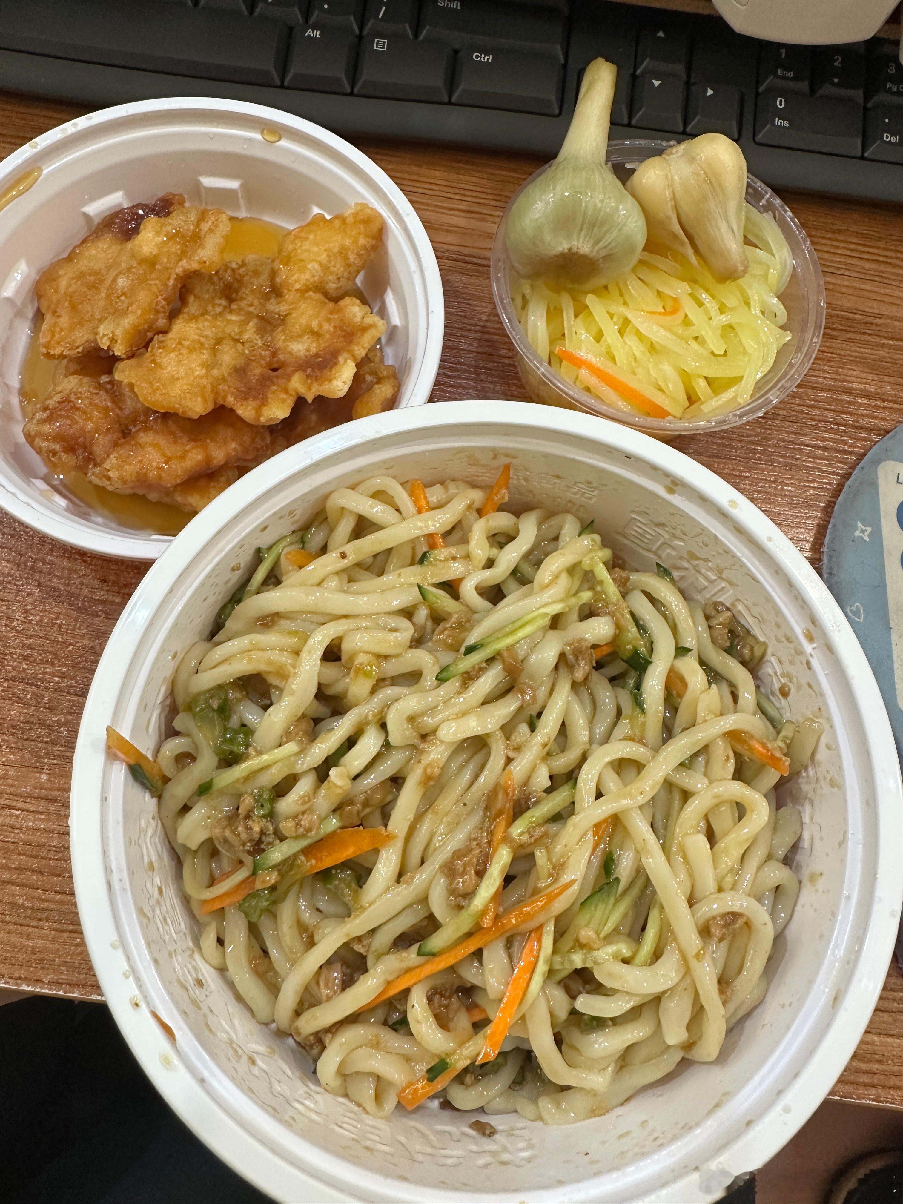 每日一餐分享  今天吃面条🍝丰盛的早餐开启一天的能量 