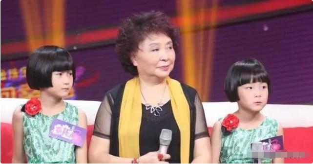 2010年，安徽60岁老人为生孩子，甘愿面对肿瘤的风险，冒死也要生下双胞胎，凭一