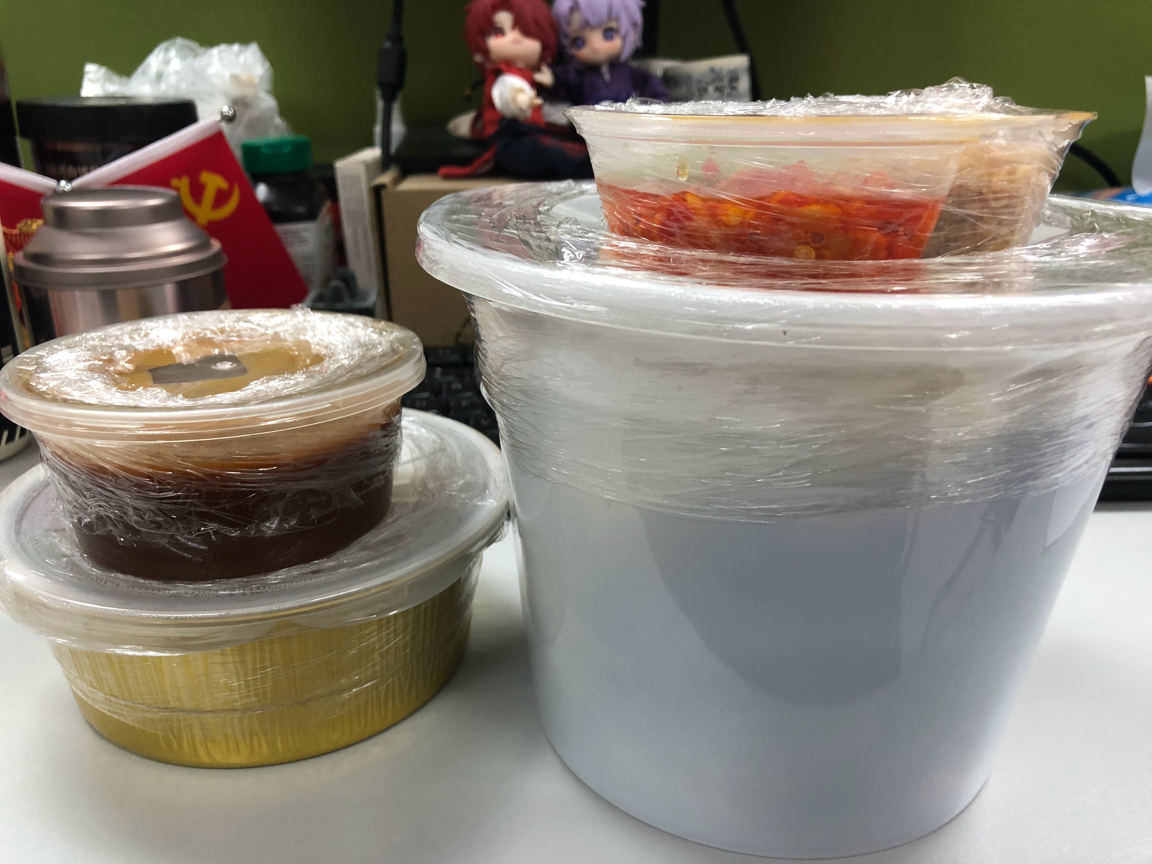 今日好奇心，八合里的牛筋丸蔬菜桶，汤挺多的，牛筋丸4个，剩下是豆腐和蔬菜，一碗粿