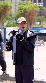 张颂文谷雨今日杀青张颂文谷雨杀青感谢粉丝张颂文《谷雨》今日杀青，导演夸影迷素质高