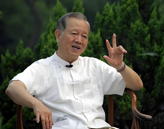 曾仕强说：
总不断挑你毛病的人，
并非真心为你好，而是
在打压、控制你。

借着