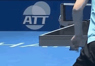 这个争议球，请网上的裁判和网友再仔细看几遍，到底擦的是什么边？