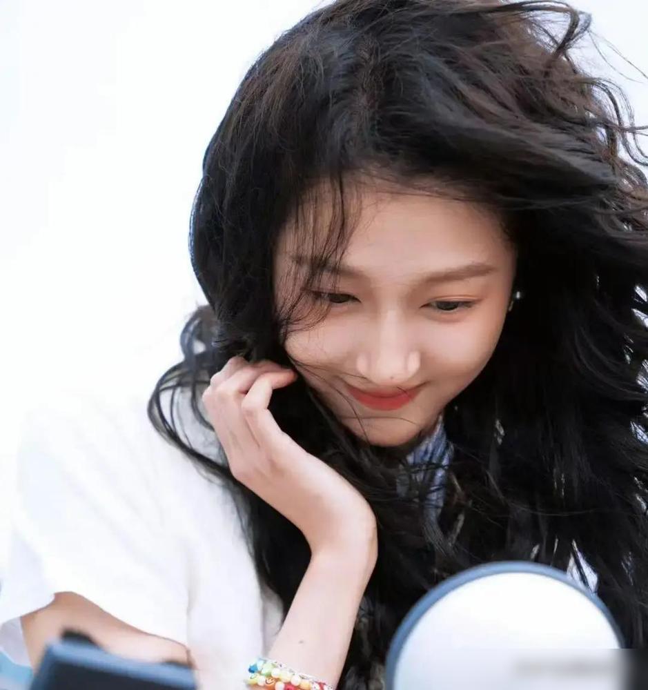 女明星死磕四个月剧组大夜，单集正片只剩十六秒残影。粉丝砸下三十万真金白银讨说法，