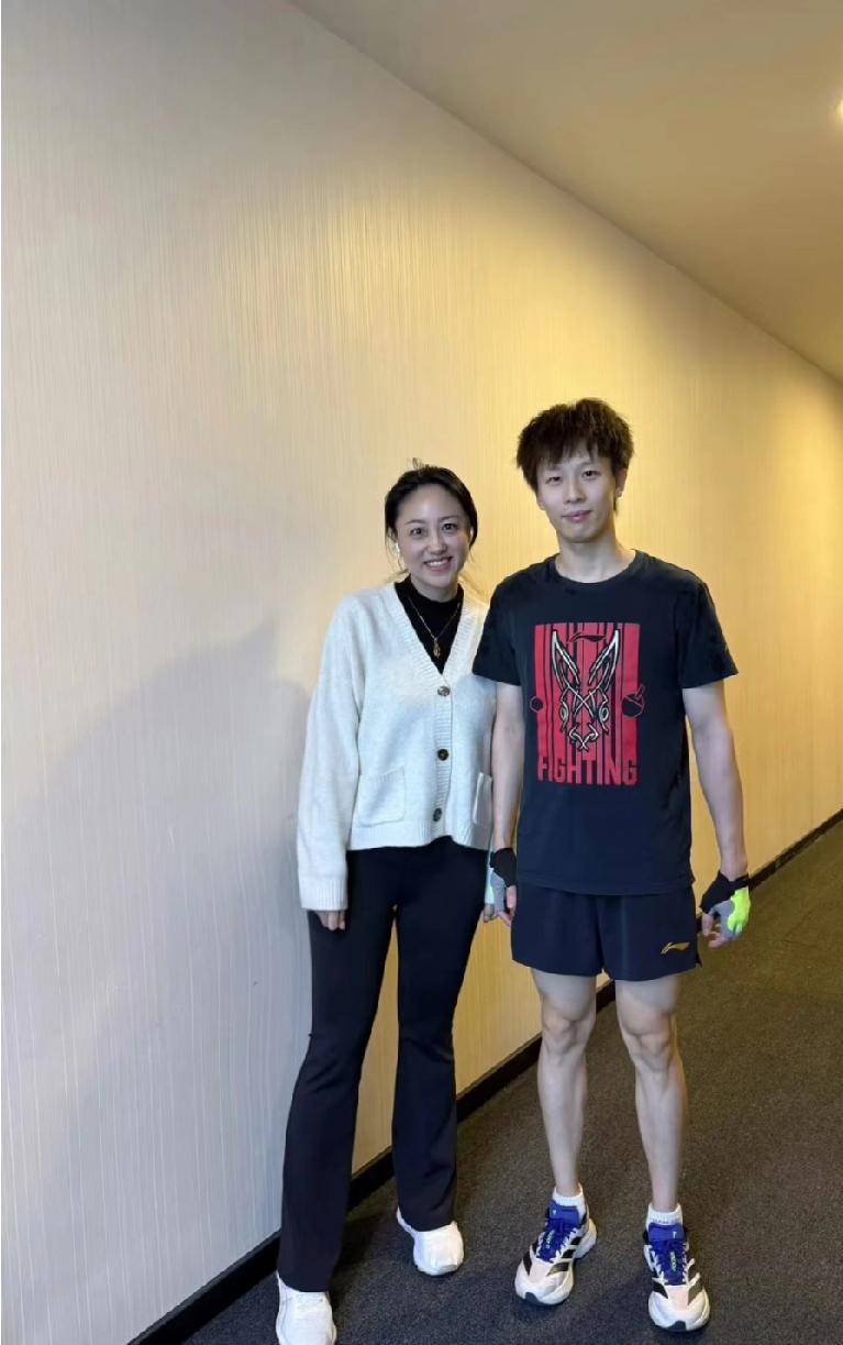 林高远最新合影曝光！运动少年感直接拉满！
 
✨ 新鲜的远哥来啦！✨
林高远一身