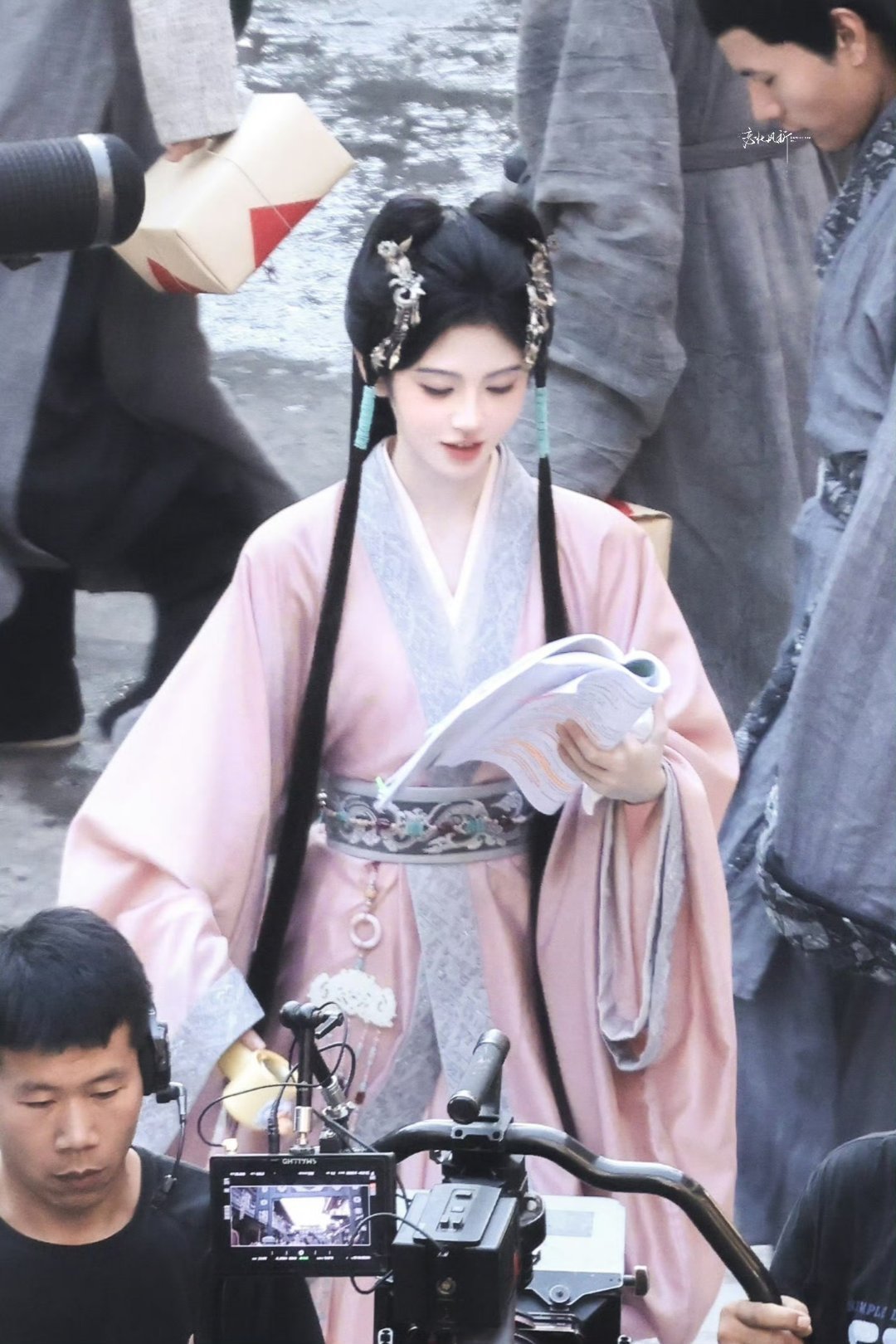 jjy鞠婧祎jjy 鞠婧祎姜黎非“月光下魂牵梦绕 清风拂起我的思恋” 