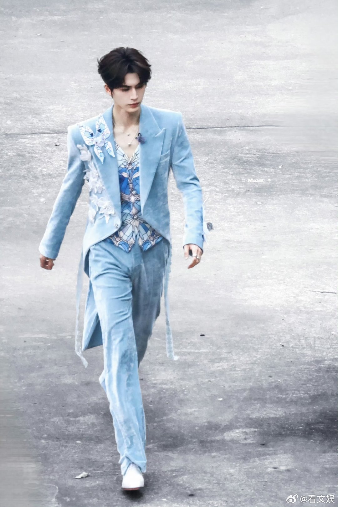 开推4录制玩好大 ！！开始推理吧真的玩好大这次，感觉很有意思开始推理吧在集装箱里