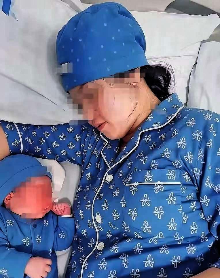 儿媳妇正坐月子呢，婆婆却跑去旅游，谁能想到路上突发意外，婆婆把腿摔断了。这下婆婆