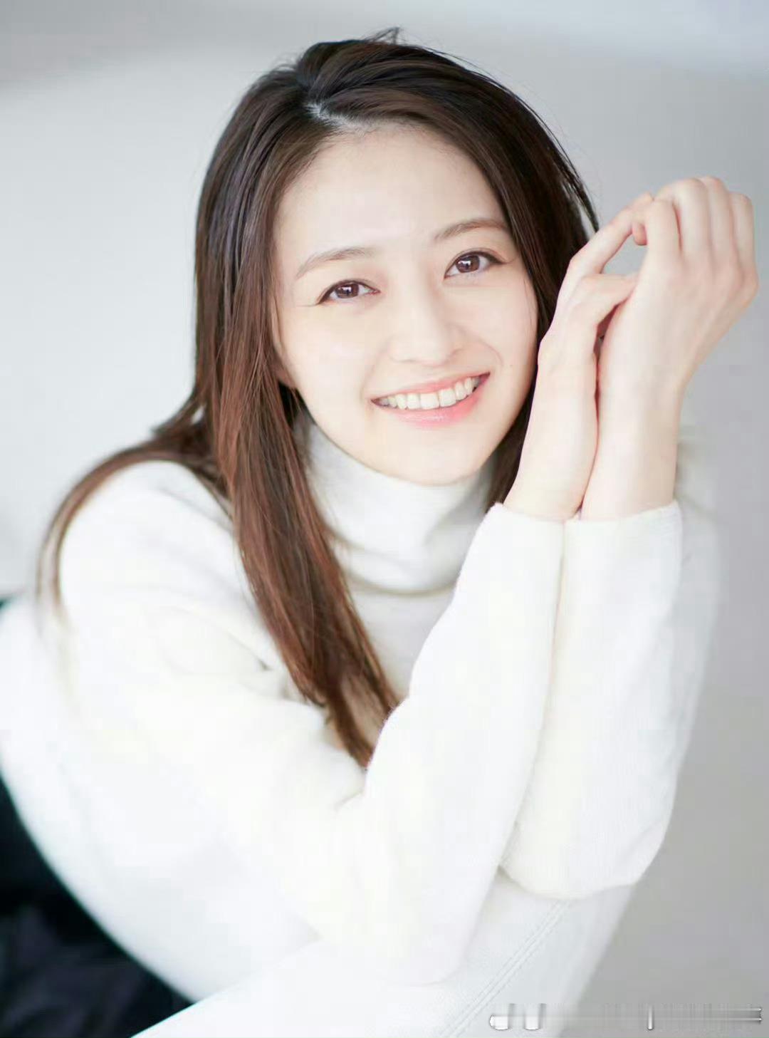娱乐    今天是我喜欢的日本女演员逢泽莉娜的生日，在这里，我衷心的祝福逢泽莉娜