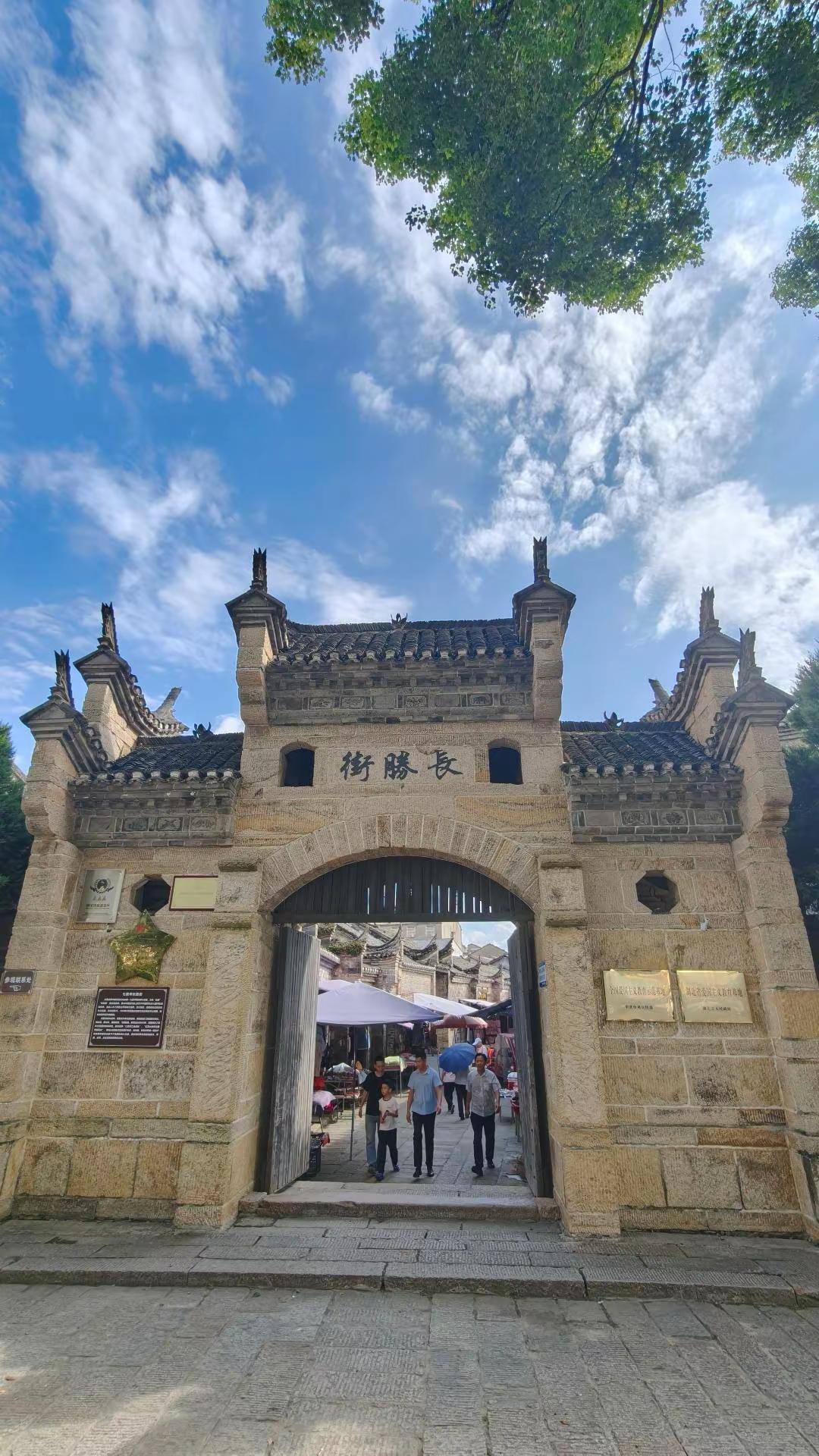 红色记忆长胜街享受阳光享受生活 用这首歌记录你的旅行 随手拍下我的旅行足迹 人生
