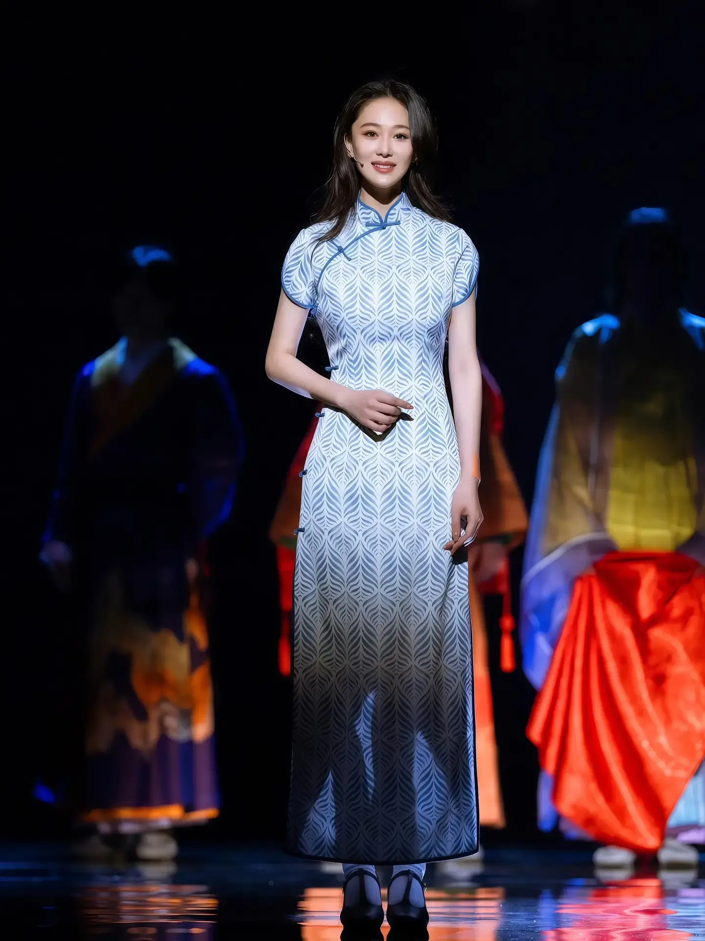 张馨予｜话剧首演。太棒了我的姐