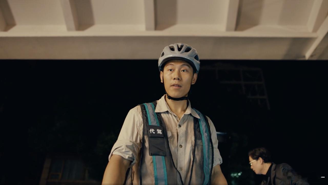 对代驾小哥最好的关爱ES8引领大三排SUV进入纯电时代蔚来全新ES8有个大升级，