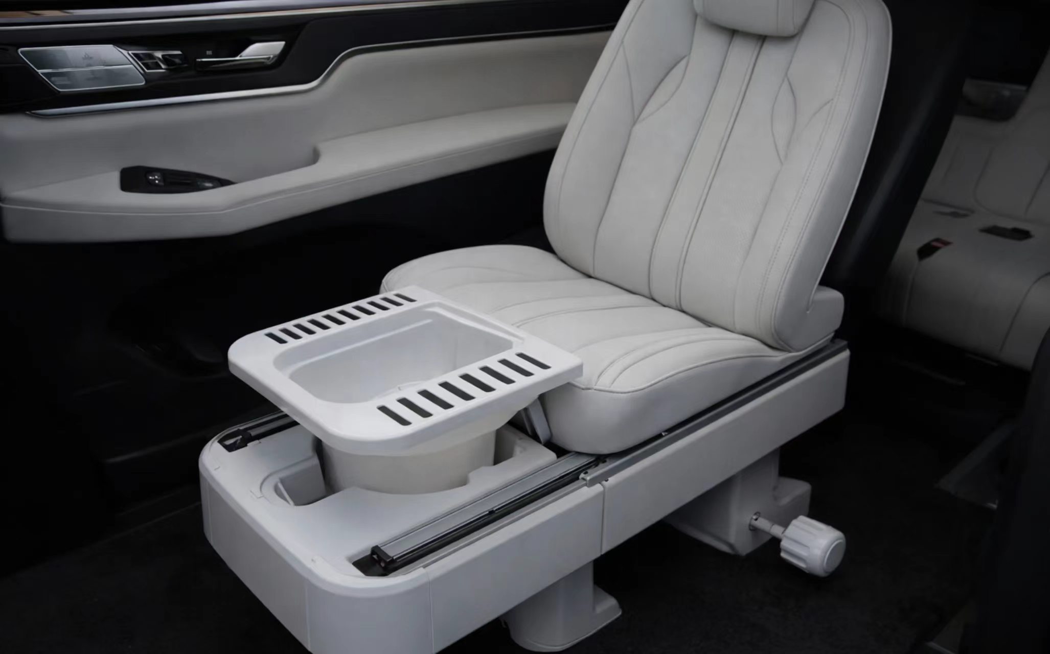 雷军将全程直播15小时 雷总说为了续航直播，只敢喝一点点水，这玩意儿的重要性此时