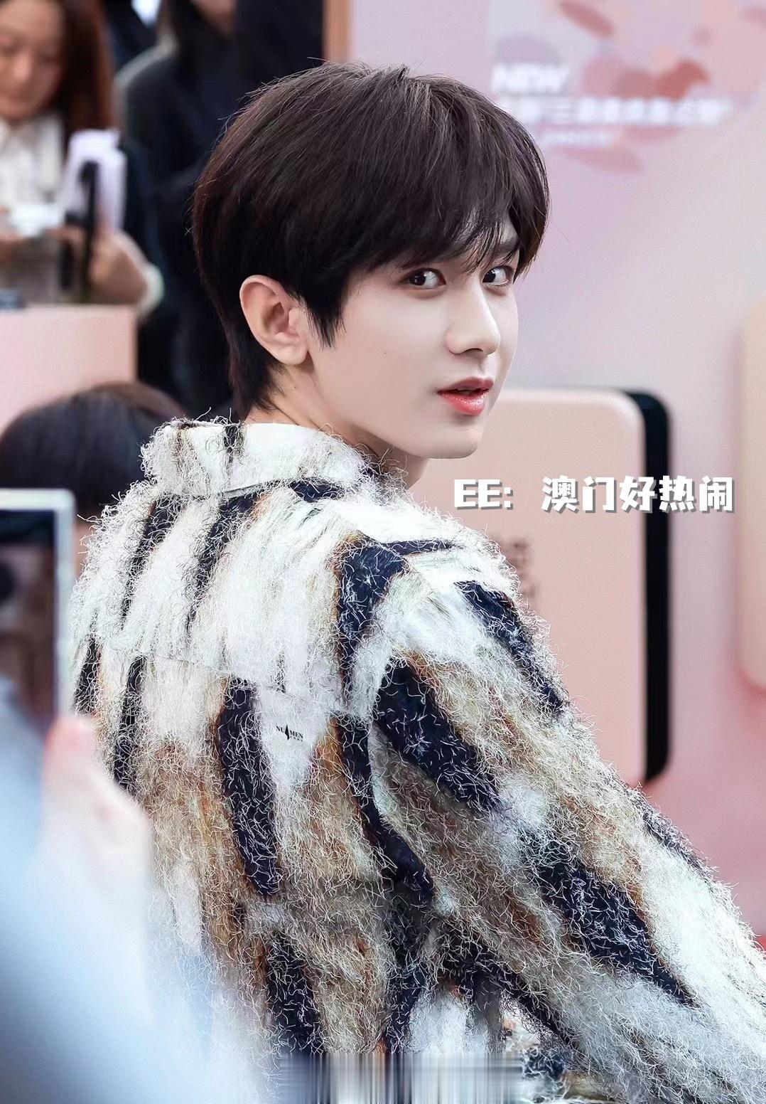 观察了几天果果们尖叫之夜的应援，无论是线下人头，还是各种大屏，IEJJ都给人有一