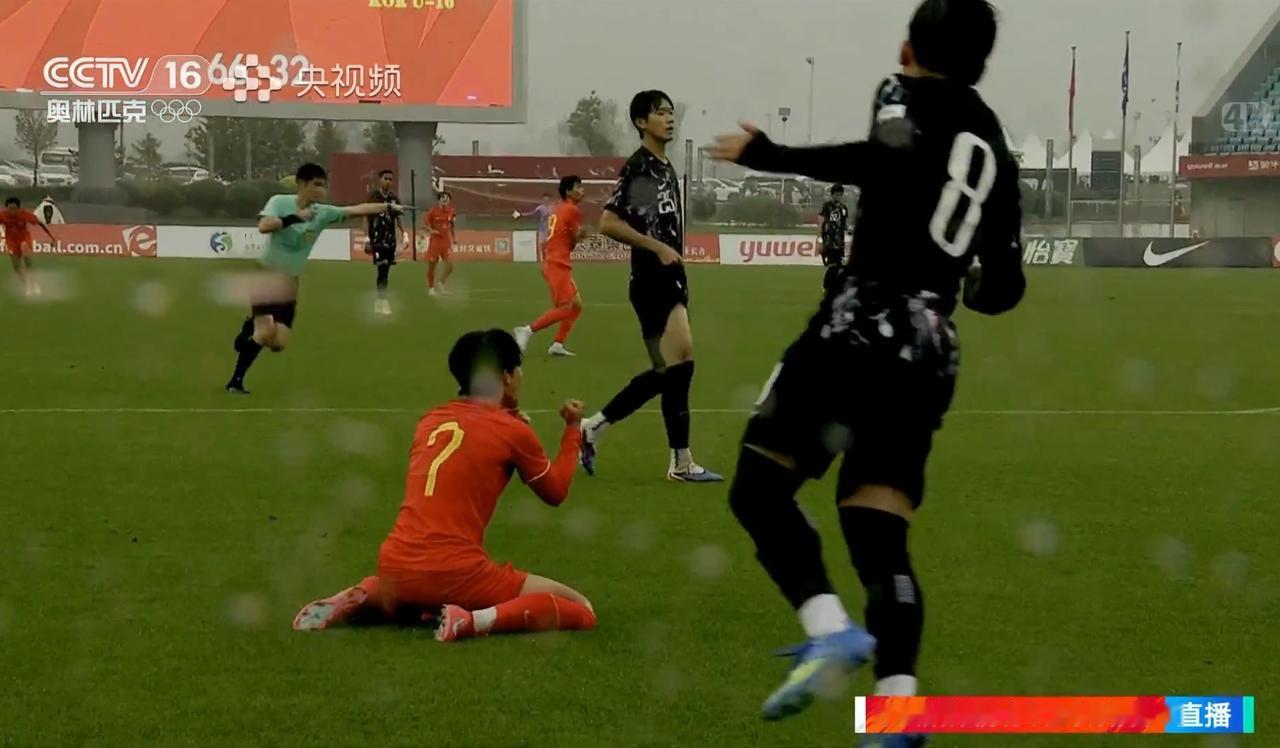 小伙子们干的漂亮！中国U16国家队4-2战胜韩国U16，以三连胜的成绩获得了呼和