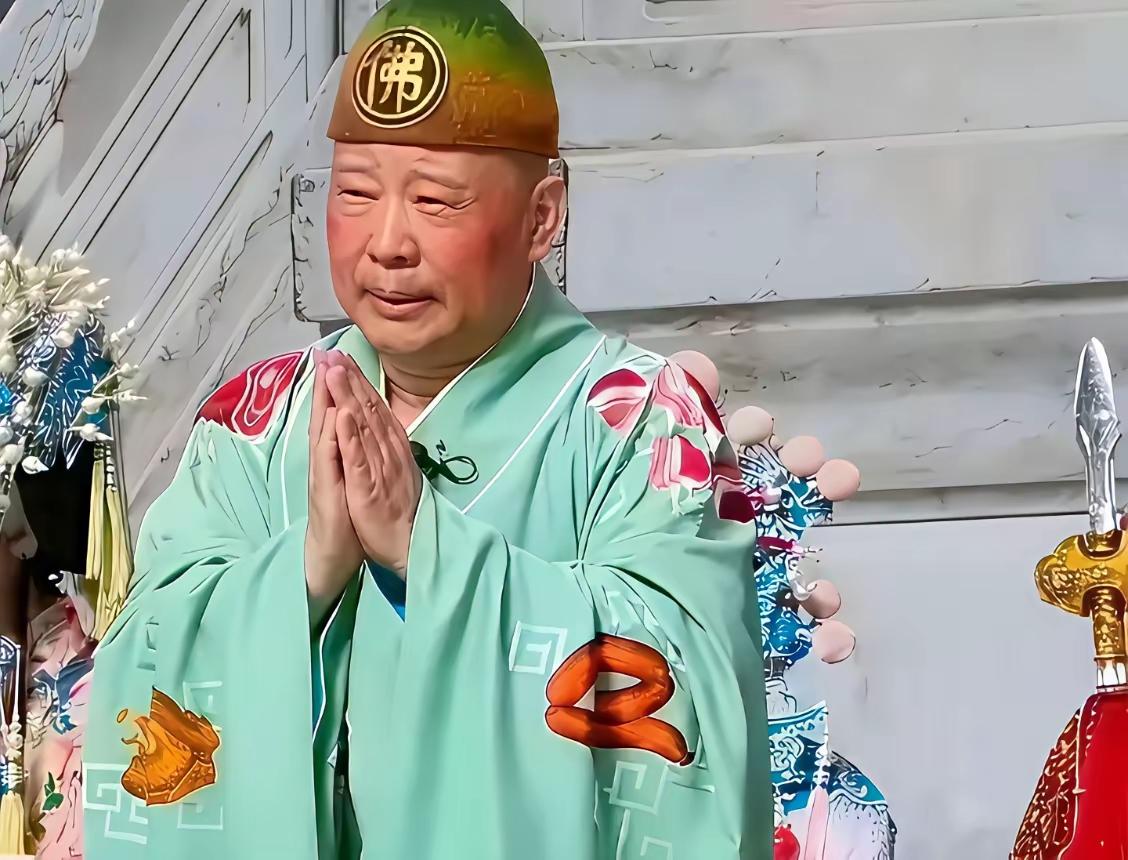 “如果相声都不好笑了，那确实太好笑了”！郭德纲改编红歌被立案调查，却有很多人为他