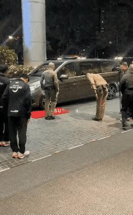 这是哪个国家的礼仪，太有仪式感了～