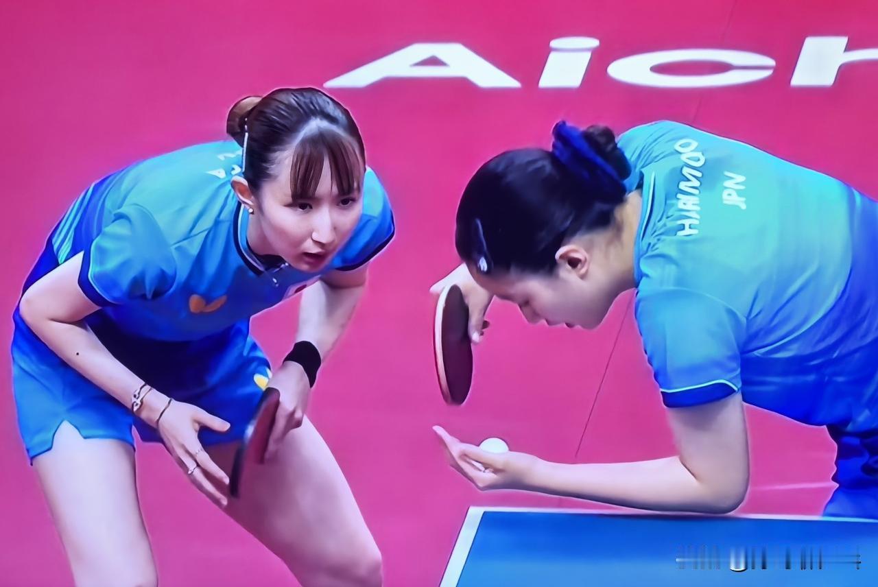 王曼昱、蒯曼夺得亚运会女双冠军！
第四局，王曼昱、蒯曼开局 0:3 领先。王曼昱