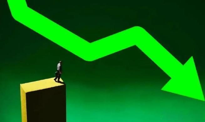 【A股分化！央行降息加持，后市机会在哪？】

1月15日A股呈现出明显的结构性分