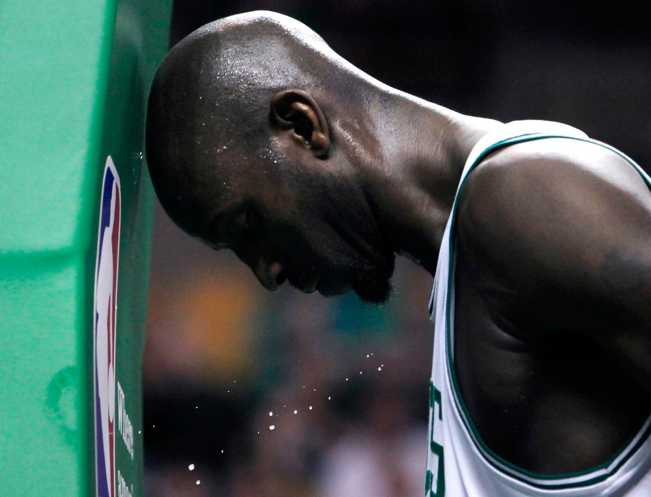 NBA球星非法赌博詹姆斯躺枪被调查 加内特是比卢普斯女儿的教父！关系那么铁，吸引
